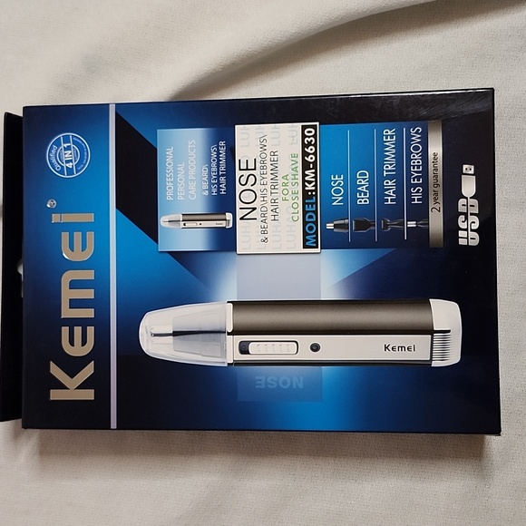 Four Piece Professional Grooming and Facial Cleansing System Set - Picture 15 of 17